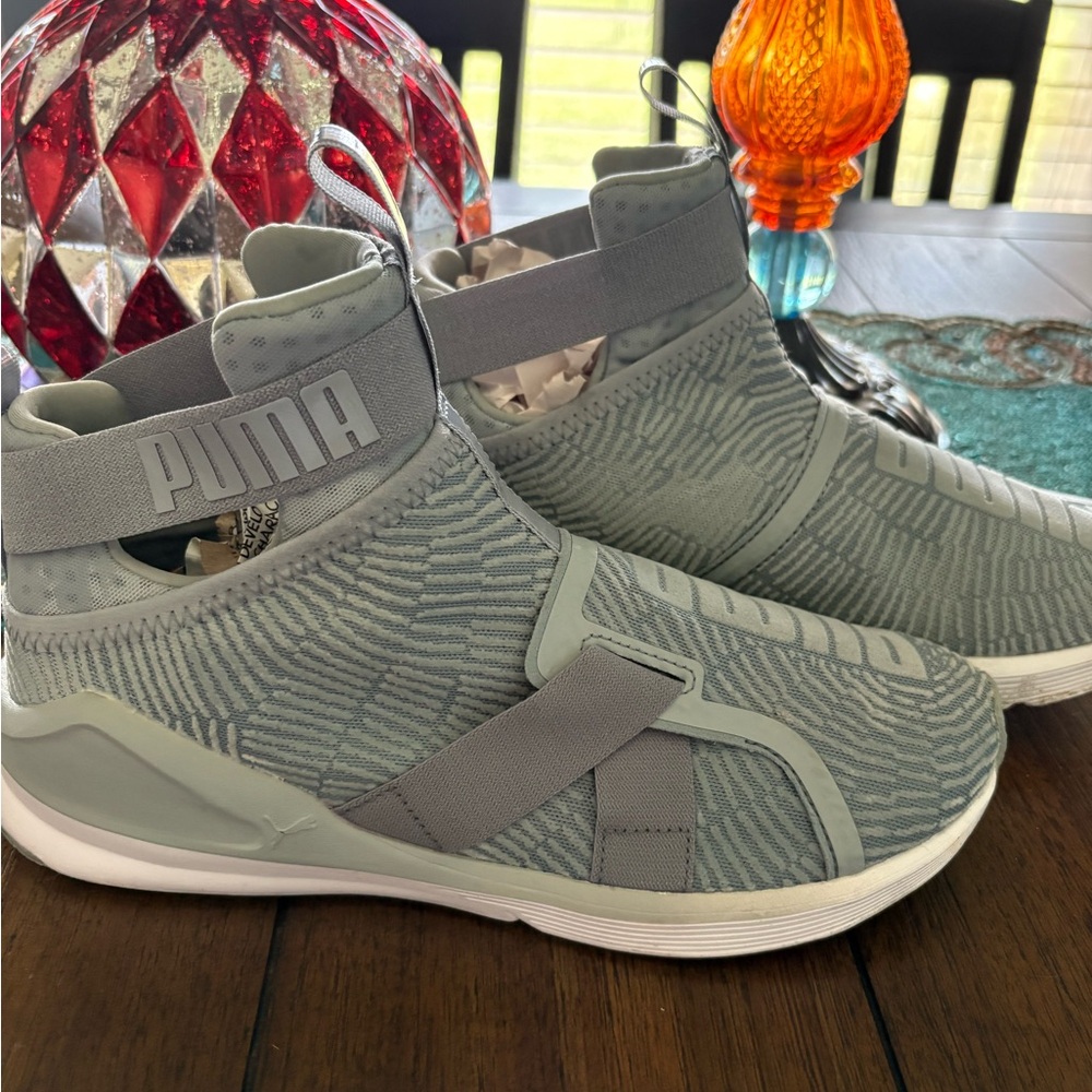 Puma Women’s Light Gray Knit Slip-On Athletic Shoes - Picture 3 of 6